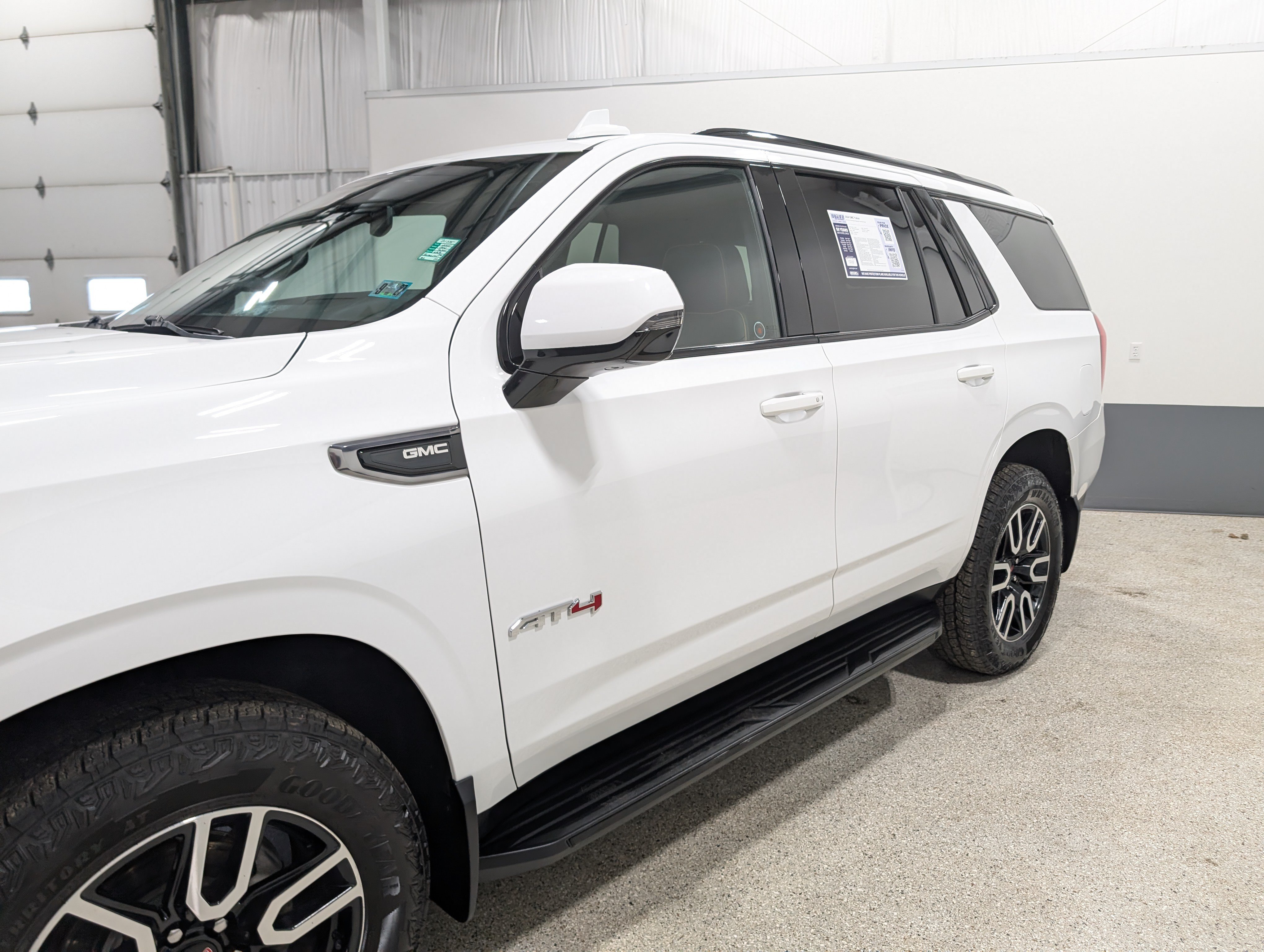 Used 2024 GMC Yukon AT4 w/ Technology Package AWD/4WD image 7