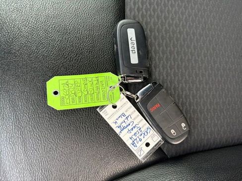 Used 2024 Jeep Compass Latitude image 29