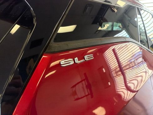 Used 2022 GMC Terrain SLE w/ Driver Convenience Package AWD/4WD image 8