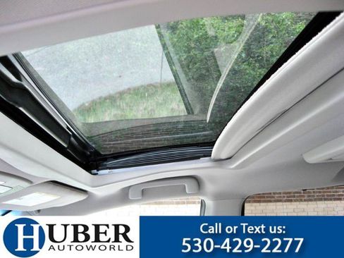 Used 2017 Toyota Sienna XLE Premium FWD image 7