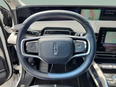 Used 2024 Lincoln Nautilus Premier AWD/4WD image 10
