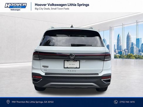 Certified 2025 Volkswagen Taos SE FWD image 24