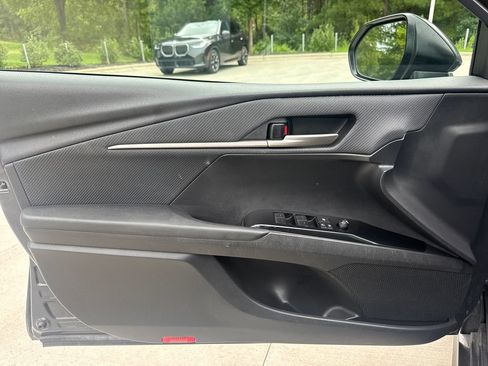 Used 2025 Toyota Camry SE FWD image 13