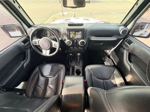 Used 2015 Jeep Wrangler Unlimited Rubicon image 14