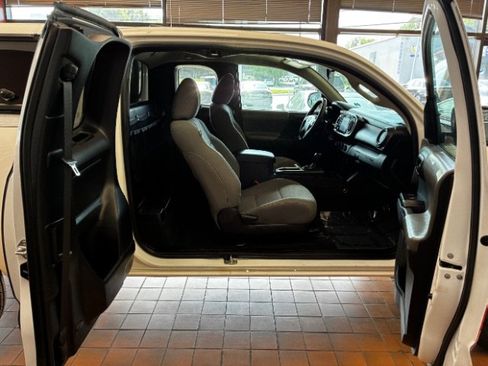Used 2021 Toyota Tacoma SR RWD image 23