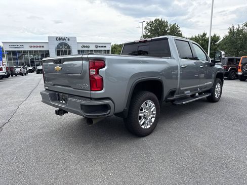 Used 2024 Chevrolet Silverado 2500 High Country w/ Technology Package AWD/4WD image 5
