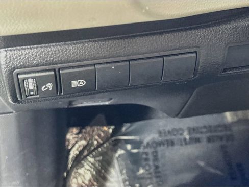 Used 2020 Toyota Corolla LE FWD image 21