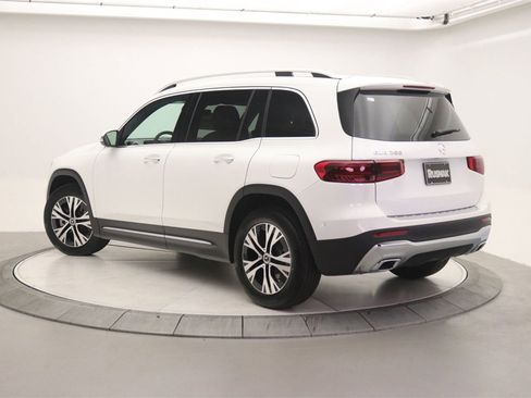 New 2025 Mercedes-Benz GLB 250 image 2