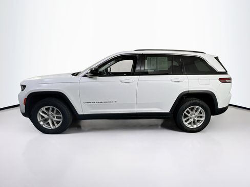 Used 2023 Jeep Grand Cherokee Laredo AWD/4WD image 8