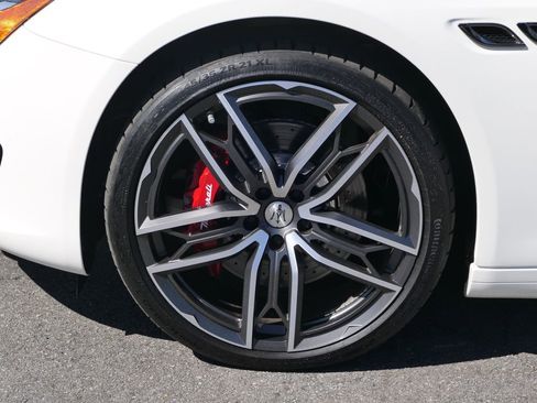 Used 2024 Maserati Quattroporte Modena Ultima Q4 AWD/4WD image 9