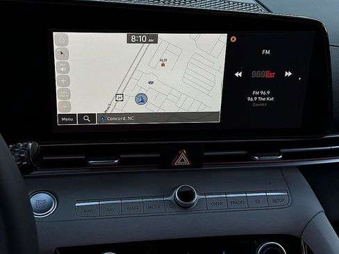 Certified 2025 Hyundai Elantra Limited FWD image 13