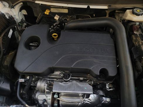 Used 2024 Chevrolet Equinox LS image 30