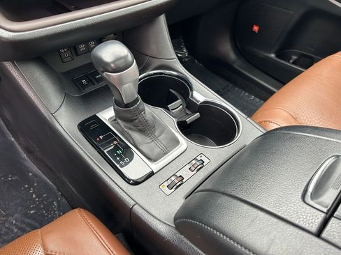 Used 2017 Toyota Highlander Limited Platinum image 19