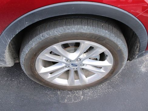 Used 2019 Ford Explorer XLT w/ Equipment Group 202A image 3