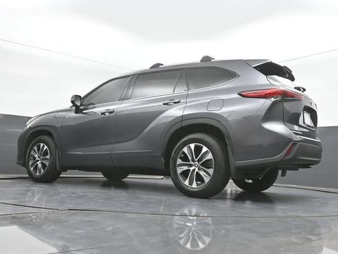 Used 2022 Toyota Highlander XLE AWD/4WD image 44
