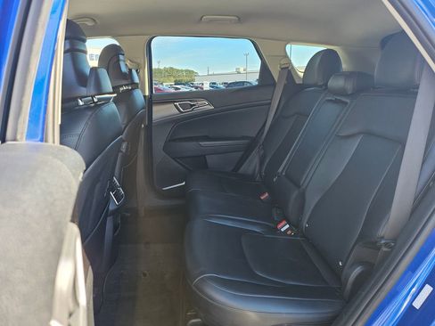 Used 2023 Kia Sportage EX image 6