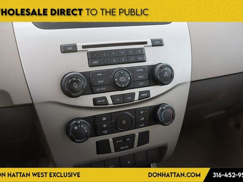 Used 2010 Ford Focus SE image 6