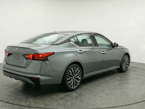 Used 2025 Nissan Altima 2.5 SV FWD image 9