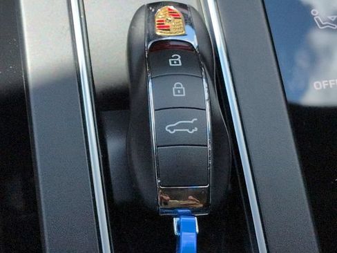 Used 2024 Porsche Macan AWD/4WD image 36