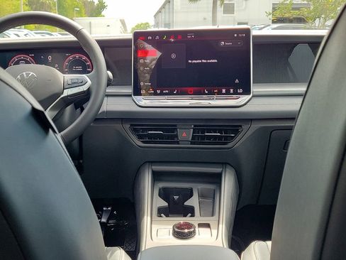 New 2026 Volkswagen Tiguan SE image 12