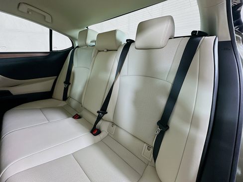 Used 2025 Lexus ES 350 w/ Premium Package image 23