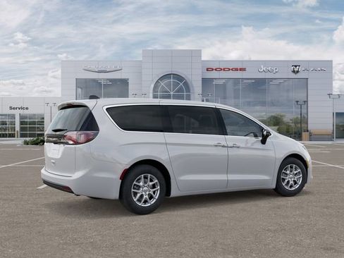 New 2026 Chrysler Voyager LX image 4