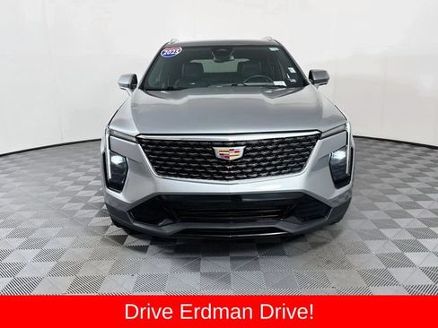 Used 2025 Cadillac XT4 Premium Luxury AWD/4WD image 2