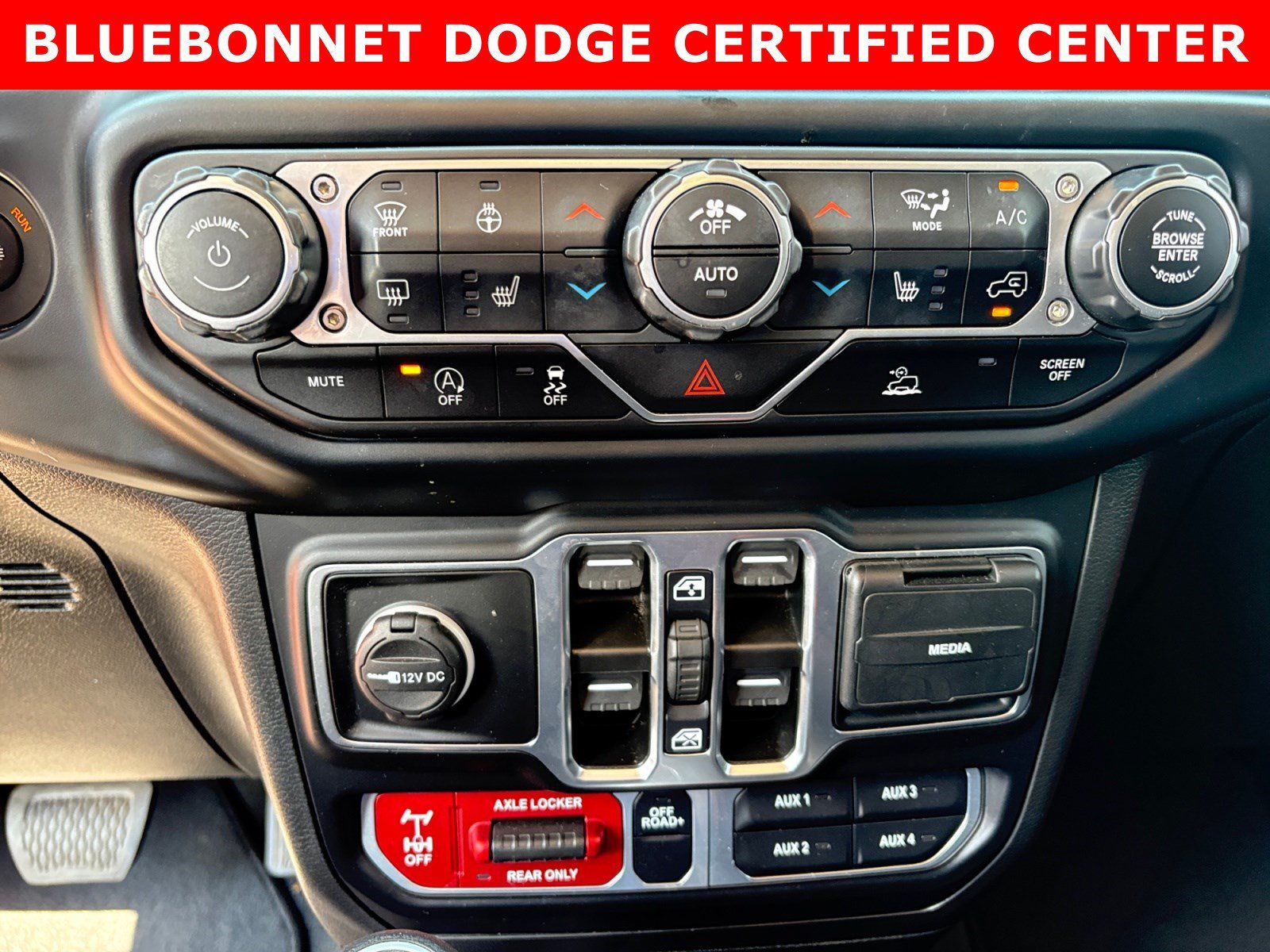 Used 2023 Jeep Gladiator Mojave w/ Cold Weather Group AWD/4WD image 19