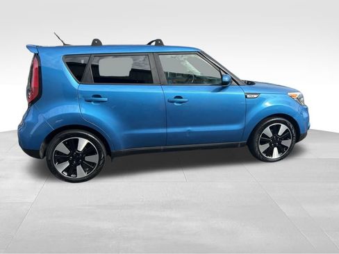 Used 2018 Kia Soul + image 11