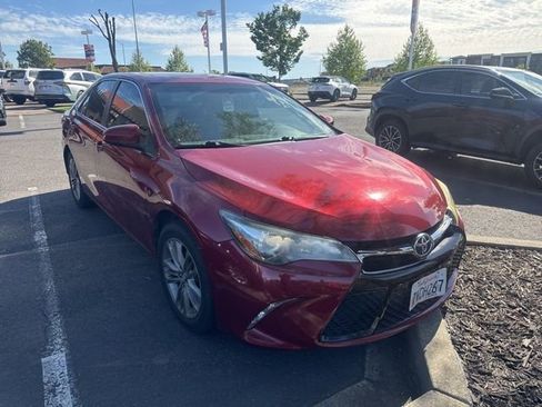 Used 2017 Toyota Camry SE w/ Moonroof Package FWD image 8