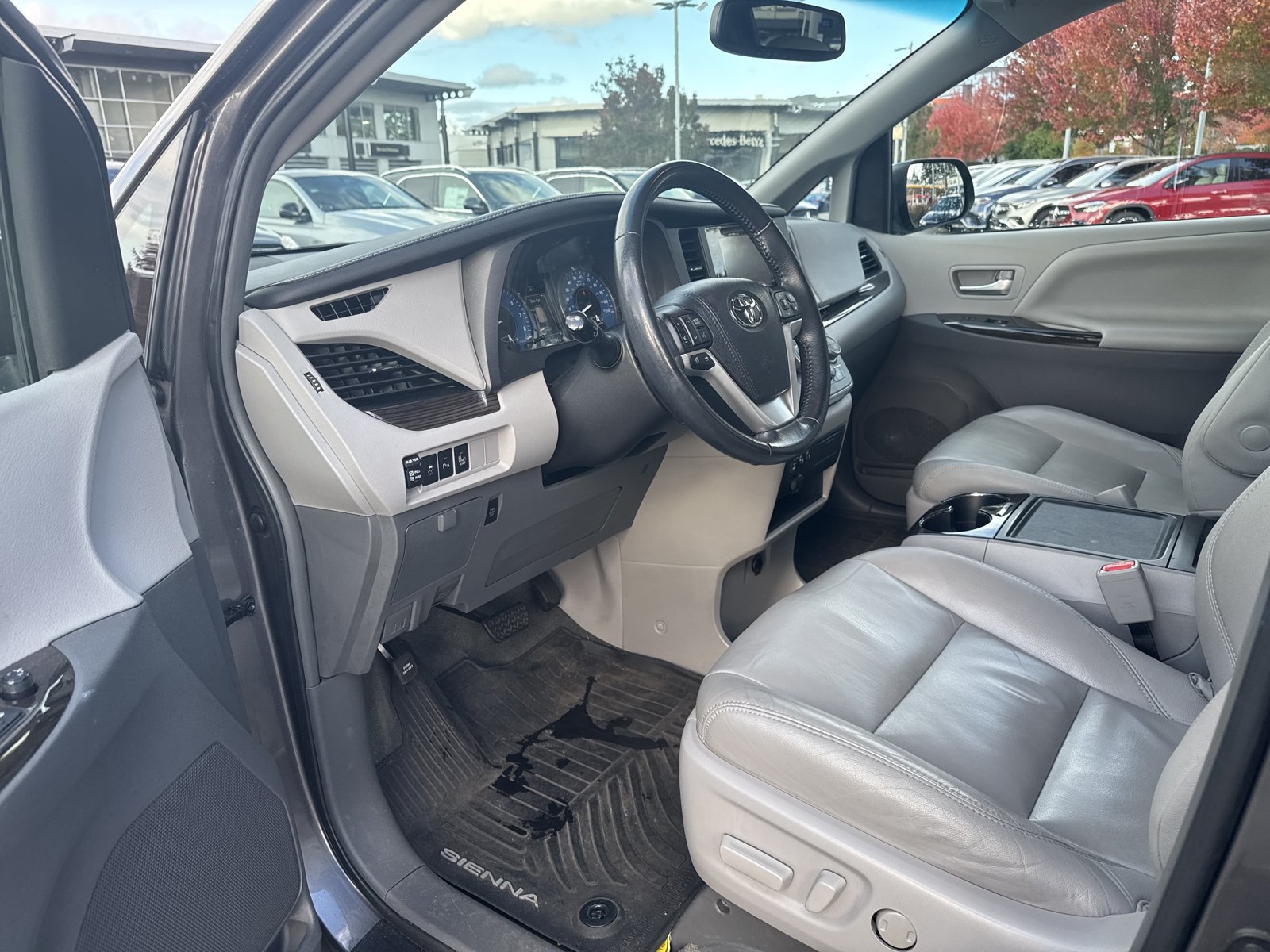 Used 2017 Toyota Sienna XLE w/ XLE Navigation Package AWD/4WD image 16