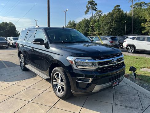 Used 2024 Ford Expedition Limited AWD/4WD image 3