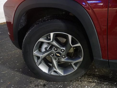 Certified 2025 Chevrolet Trax LT w/ LT Convenience Package image 28