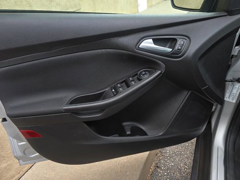 Used 2018 Ford Focus SE FWD image 21