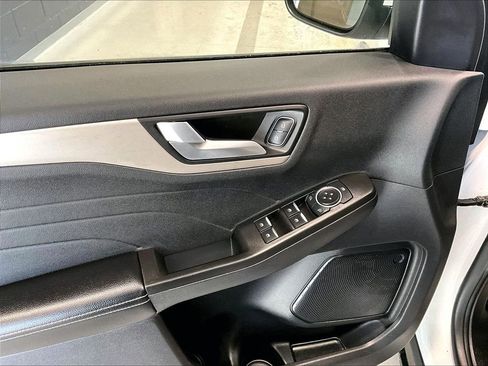 Used 2022 Ford Escape SEL image 11