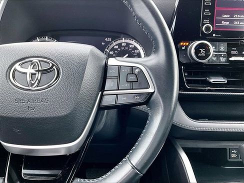 Used 2022 Toyota Highlander XSE image 25