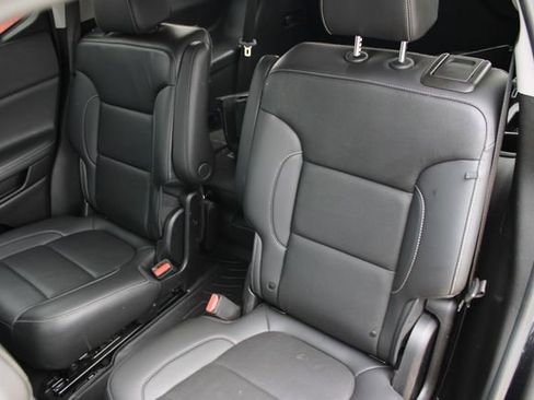 Used 2022 GMC Acadia SLT w/ Elevation Edition AWD/4WD image 9