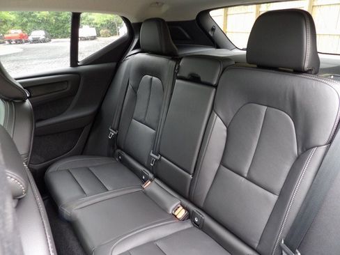 New 2025 Volvo XC40 B5 Core w/ Protection Package Premier image 21