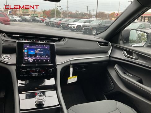 New 2025 Jeep Grand Cherokee Laredo X w/ Luxury Tech Group I image 14