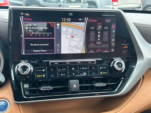 Used 2021 Toyota Highlander Platinum image 24