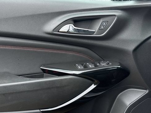 Certified 2025 Chevrolet Trax RS FWD image 24