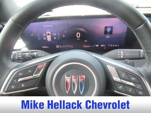 Used 2025 Buick Enclave Preferred FWD image 12