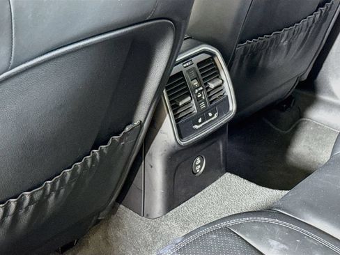 Certified 2024 Porsche Macan AWD/4WD image 20