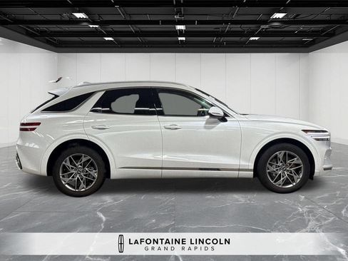 Used 2025 Genesis GV70 2.5T AWD/4WD image 6