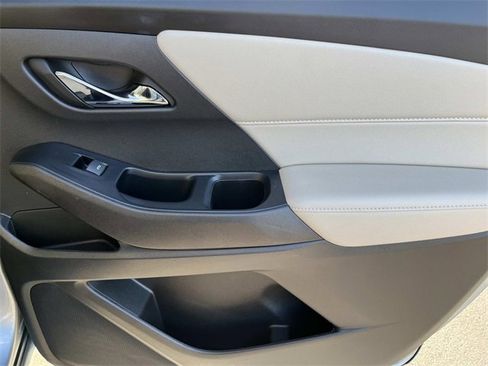 Used 2023 Chevrolet Traverse LT image 23