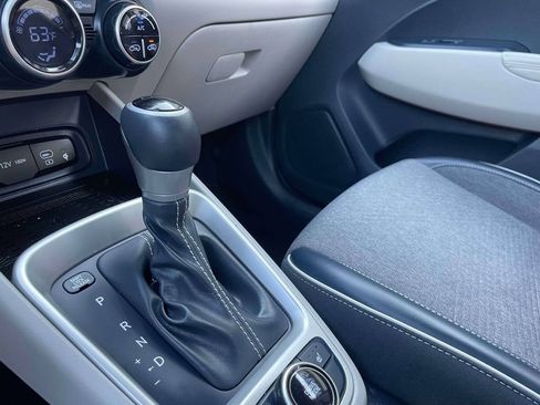 Certified 2023 Hyundai Venue Limited FWD image 30
