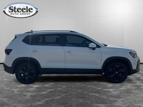 New 2026 Volkswagen Taos SE FWD image 6