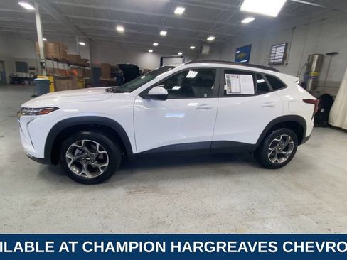 Used 2024 Chevrolet Trax LT w/ Driver Confidence Package FWD image 6