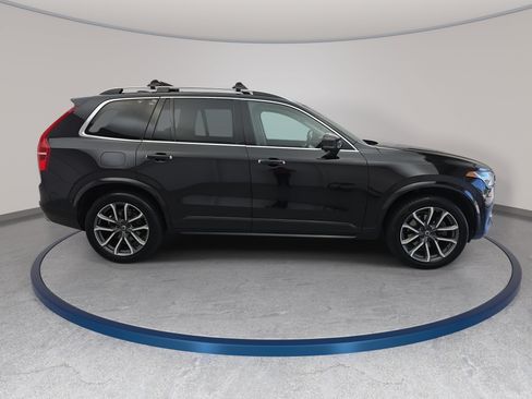 Used 2017 Volvo XC90 T6 Momentum w/ Vision Package AWD/4WD image 4