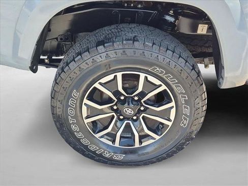 Used 2021 Toyota Tacoma TRD Sport AWD/4WD image 29